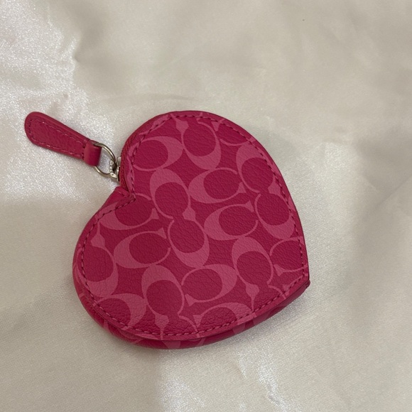 Coach Fuchsia Heart Key Holder - Picture 1 of 5